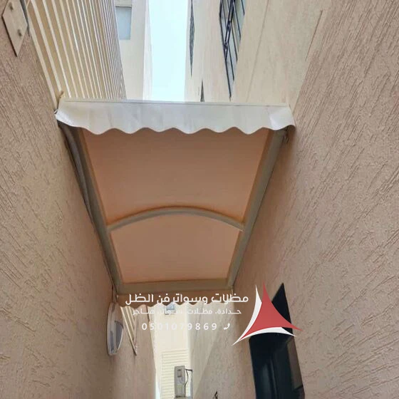 مظلات فوق الباب ام الساهك